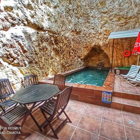 Town House With Private Pool In Village Centre คัลคารา ภายนอก รูปภาพ
