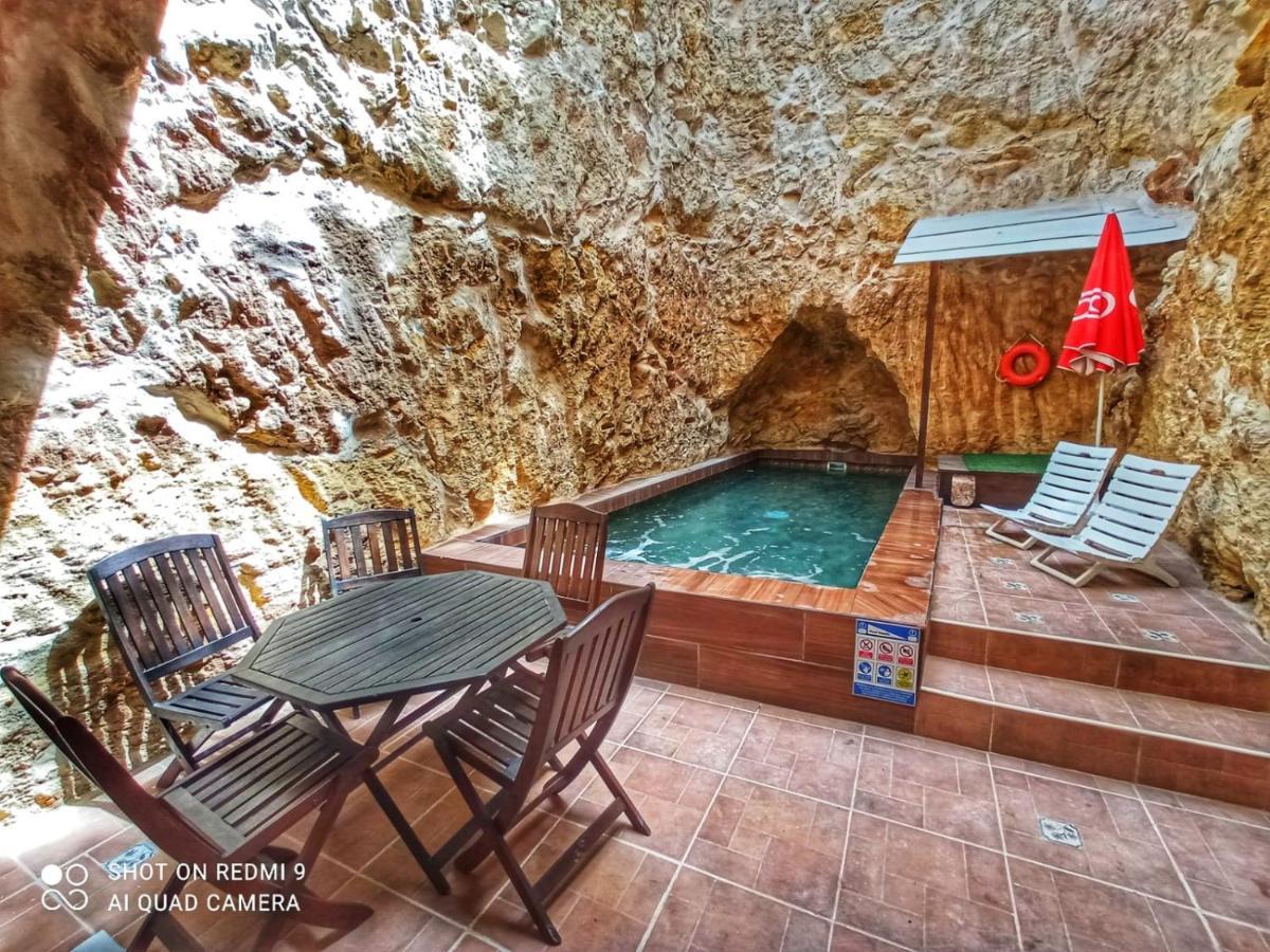 Town House With Private Pool In Village Centre คัลคารา ภายนอก รูปภาพ