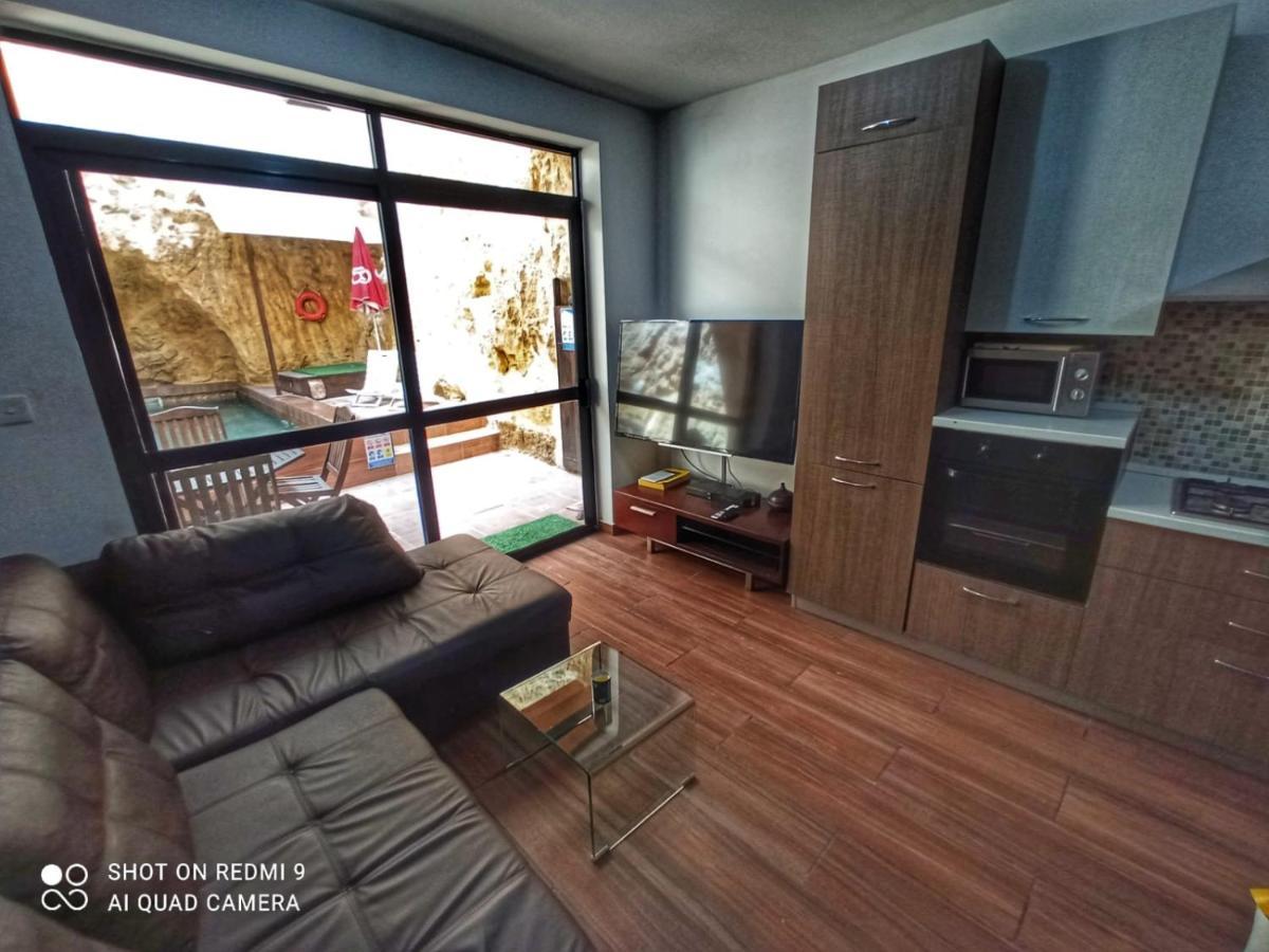 Town House With Private Pool In Village Centre คัลคารา ภายนอก รูปภาพ