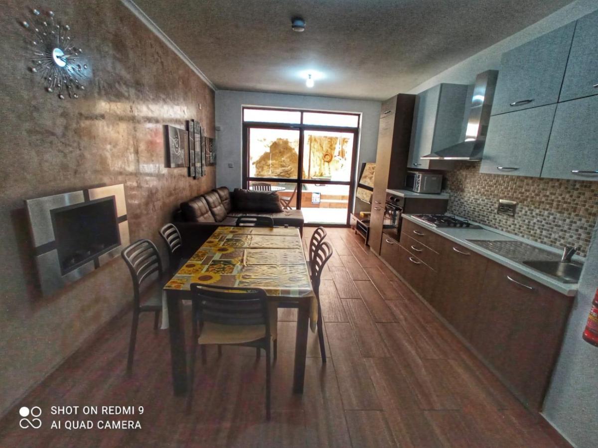 Town House With Private Pool In Village Centre คัลคารา ภายนอก รูปภาพ