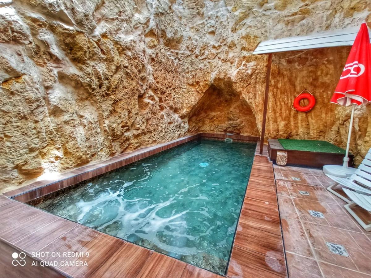 Town House With Private Pool In Village Centre คัลคารา ภายนอก รูปภาพ