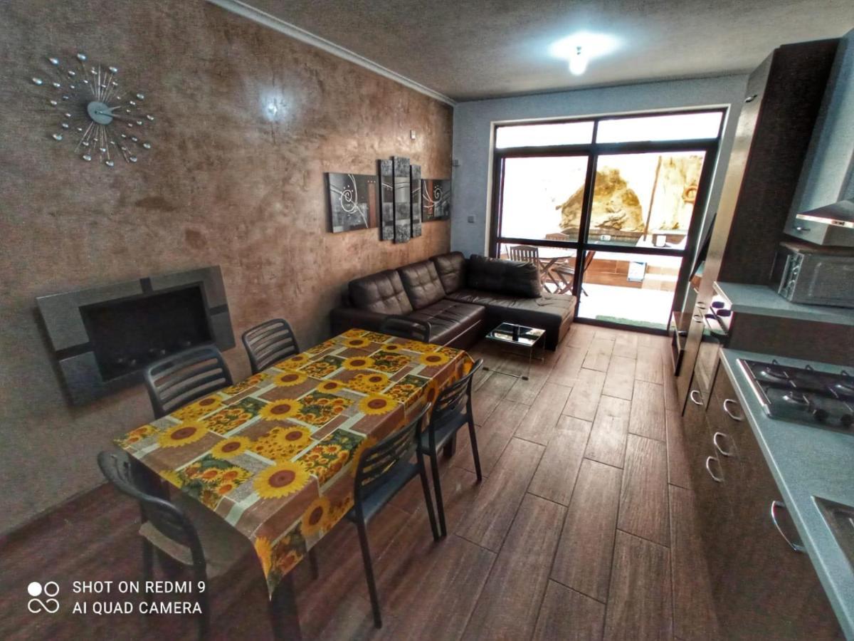 Town House With Private Pool In Village Centre คัลคารา ภายนอก รูปภาพ