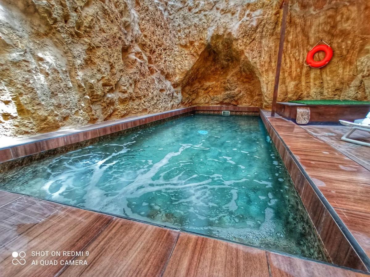 Town House With Private Pool In Village Centre คัลคารา ภายนอก รูปภาพ
