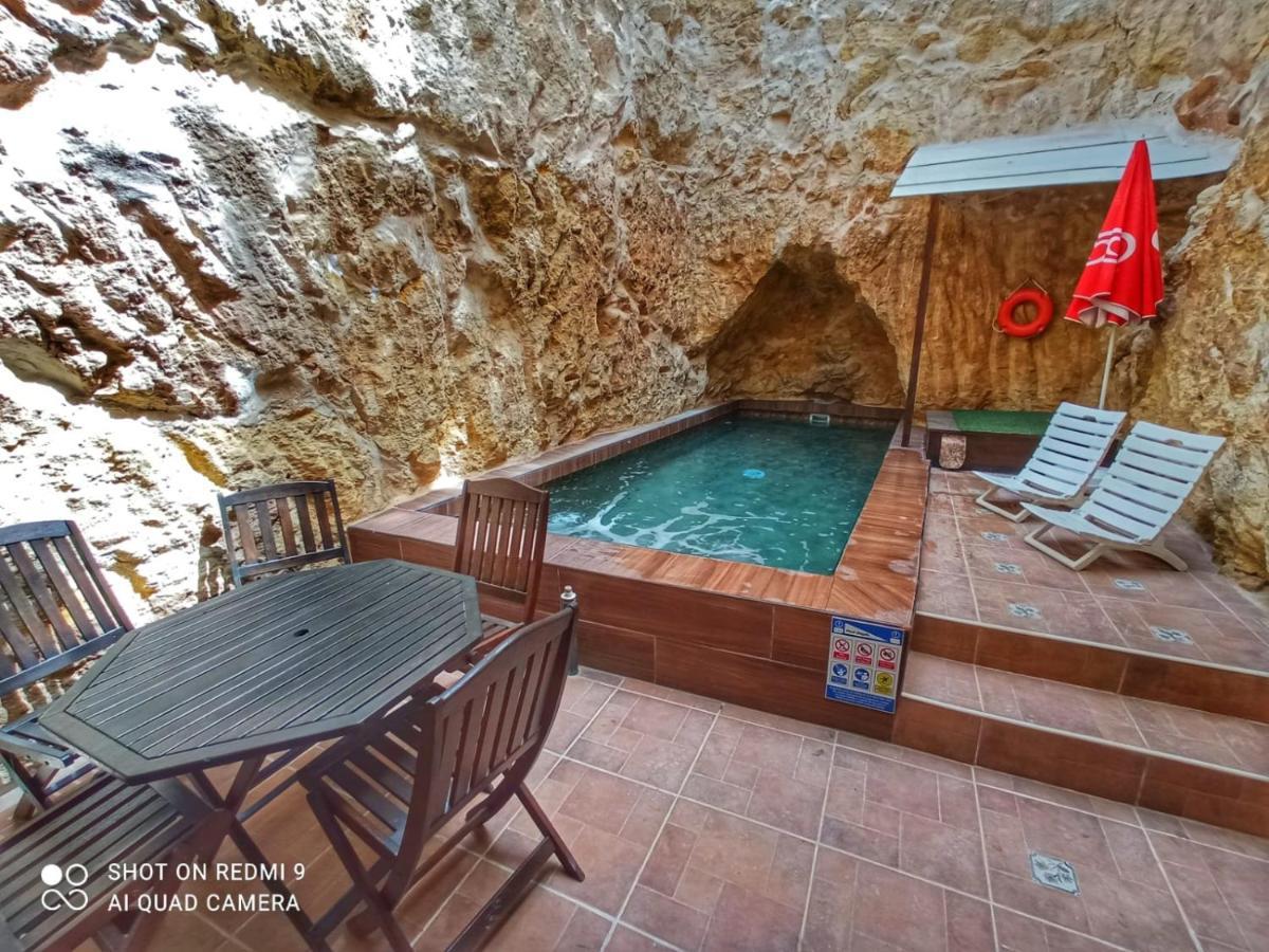 Town House With Private Pool In Village Centre คัลคารา ภายนอก รูปภาพ