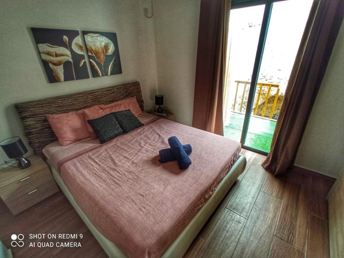 Town House With Private Pool In Village Centre คัลคารา ภายนอก รูปภาพ