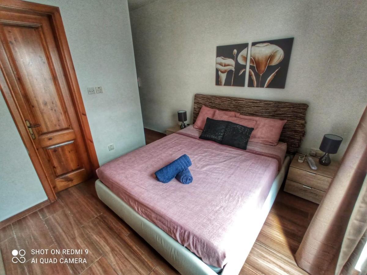 Town House With Private Pool In Village Centre คัลคารา ภายนอก รูปภาพ