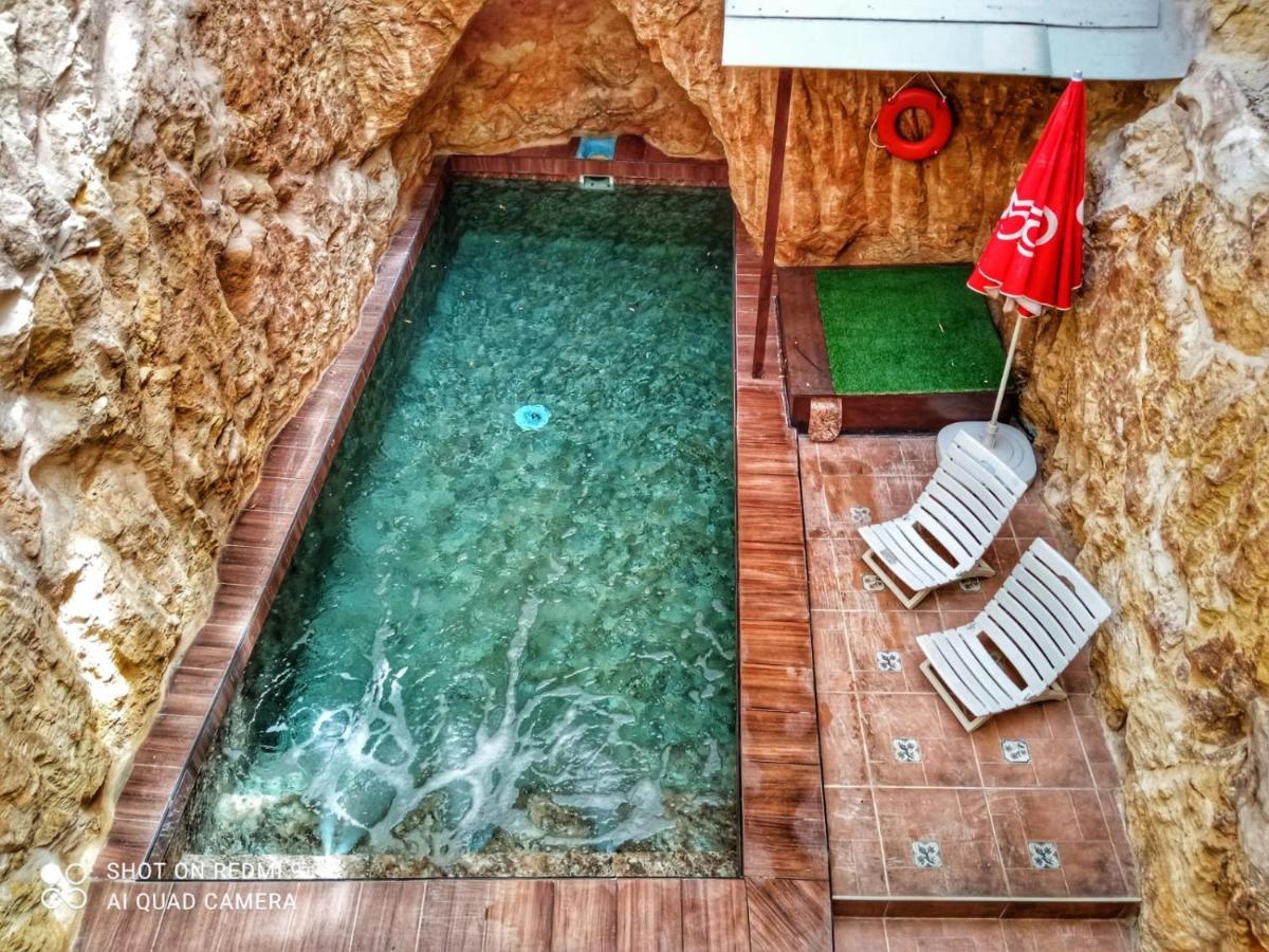 Town House With Private Pool In Village Centre คัลคารา ภายนอก รูปภาพ